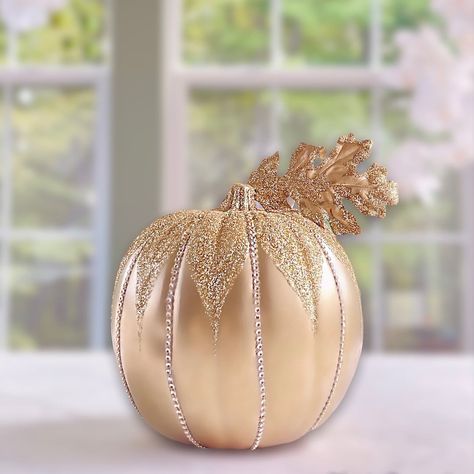 Fancy Pumpkins, Pumpkin Decorating Diy, Elegant Pumpkins, Silver Pumpkins, Halloween Pumpkins Painted, Pretty Pumpkins, Cozy Fall Decor, Fall Thanksgiving Decor, Pumpkin Fall Decor