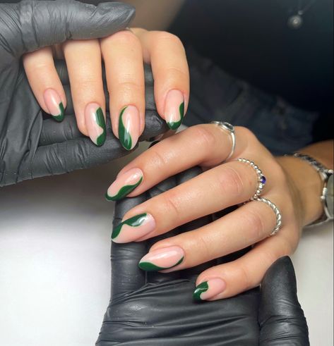 Emerald Green Swirl Nails, Dark Green Swirl Nails, Green Squiggle Nails, Green Swirl Nails, Squiggle Nails, Nails 23, Bday Nails, Hoco Nails, Ombre Acrylic