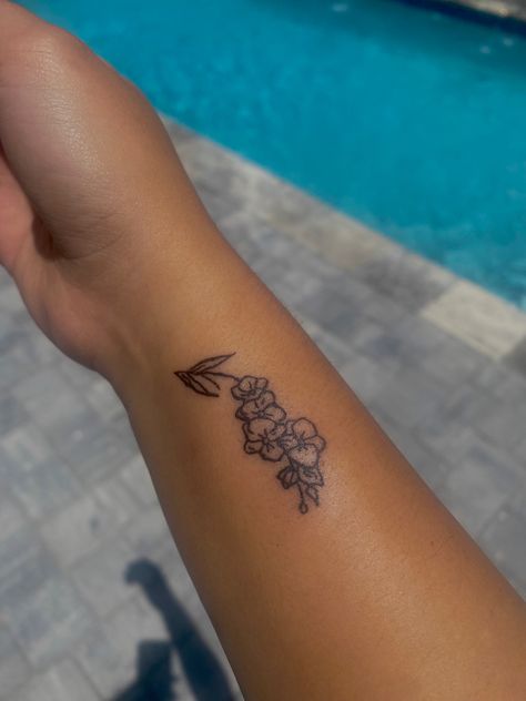 Hawaiian Wrist Tattoos For Women, Hibiscus Tattoo Wrist, Matching Vacation Tattoos, Hawaiin Tattoo, Small Hawaiian Tattoo, Beachy Tattoos For Women, Small Bff Tattoos, Petunia Tattoo, Aloha Tattoo