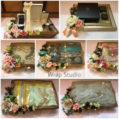 Photo By Wrap Studio - Trousseau Packers Indian Wedding Gifts, Wedding Gift Pack, Creative Wedding Gifts, Bridal Gift Wrapping Ideas, Diy Wedding Backdrop, Marriage Decoration, Desi Wedding Decor, Packing Ideas, Wedding Gifts Packaging