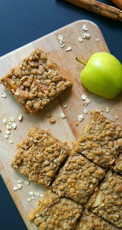 Soft Baked Oatmeal Bars, Apple Cinnamon Oatmeal Bars, Apple Oat Bars, Apple Bar Recipes, Baked Oatmeal Bars, Oatmeal Bars Recipes, No Bake Oatmeal Bars, Oatmeal Breakfast Bars, Apple Cinnamon Oatmeal