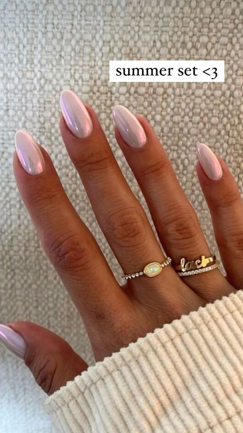 nails chromepowder pearl Nails Inspo For Mexico, Ivory Pearl Nails, Pearl Colour Nails, September Beach Nails, Cute Pearl Nails, Nude Pearl Nails, Pearl Gel Nails, Honeymoon Nails Ideas, Maldives Nails