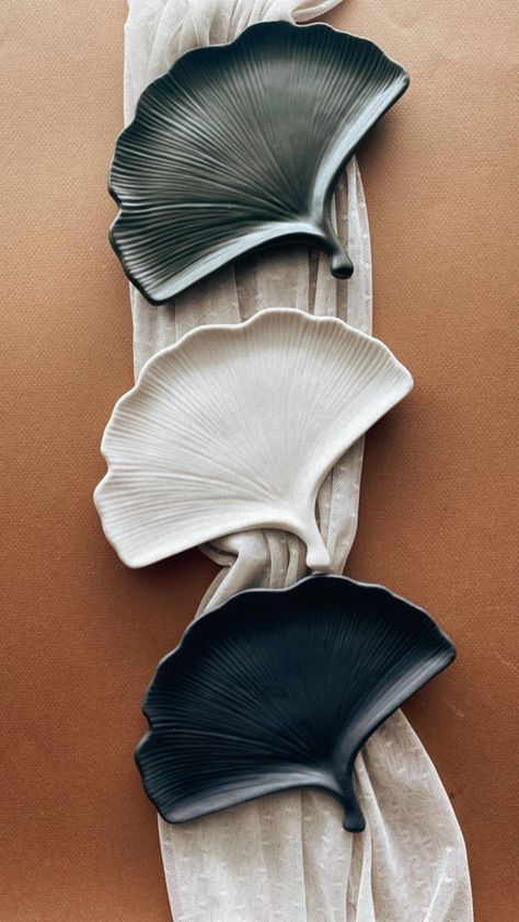 This beautiful ginkgo leaf dish is modern, simple and beautiful. It is the perfect understated piece for your home or office.Use it as a beautiful way to organize, stash or display your jewelry, keys, business cards or other pretty little things. Made of durable jesmonite eco concrete, this minimalist tray is designed to bring a touch of natural elegance to any space. The ginkgo leaf design adds a unique and stylish touch, making it a great gift for nature lovers or those who appreciate modern d Leaf Ceramics, Ginkgo Leaf, Green Decor, Concrete Decor, Gifts For Nature Lovers, Minimalist Decor, Bed Throws, Nature Lovers, Leaf Design