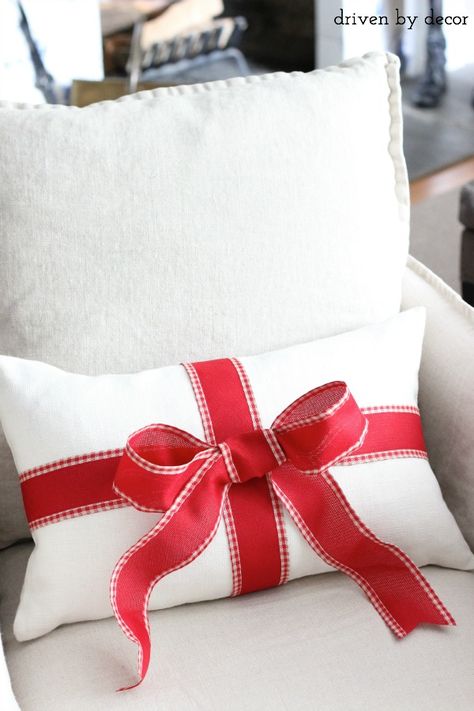 Turn an everyday pillow into a Christmas one with a little ribbon Red And White Christmas Wrapping Ideas, Christmas House Tour, Driven By Decor, 2014 Christmas, Christmas Cushion, Holiday 2024, Christmas Tree Art, Simple Christmas Decor, Christmas Cushions