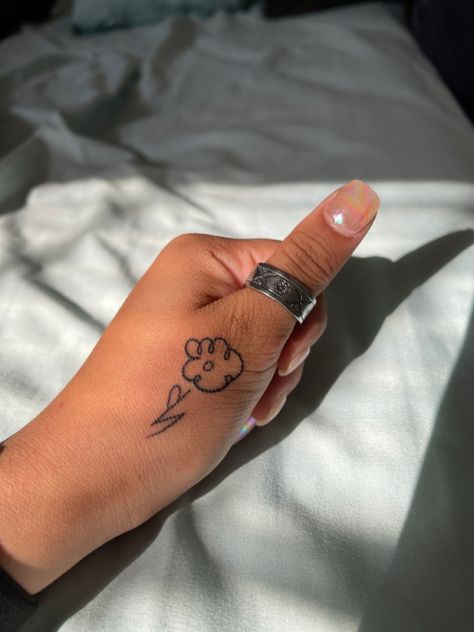 Flower Tattoo Thumb, Flower Tattoo On Thumb, Thumb Flower Tattoo, Tattoo On Thumb, Flower Tattoo On Hand, Thumb Tattoo, Thumb Tattoos, Tattoo On Hand, Dream Tattoos