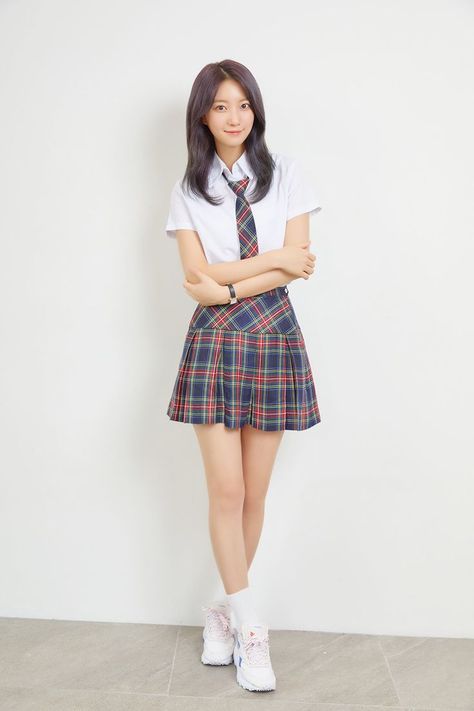 Behind Pictures, Tartan Pleated Skirt, Pose References, Oh My Girl, Girls Uniforms, Red Tartan, Pose Reference Photo, Girls Fashion Clothes, Oh My