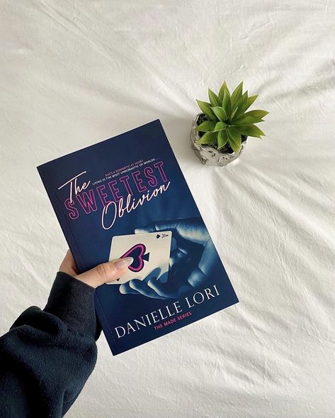 The Sweetest Oblivion Book Cover, Insta Story Book Reading, Sweetest Oblivion Book, The Sweetest Oblivion, Danielle Lori, Book Tok, Apartment Deco, Book Cart, Flatlay Photography