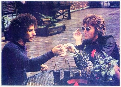 Abbie Hoffman with John Lennon 70s Aesthetic Pictures, Abbie Hoffman, Harry Nilsson, John Lennon Yoko Ono, John Lennon And Yoko, Life Is What Happens, Hippie Movement, 70s Aesthetic, Pictures Wall