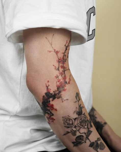 Tree Branch Tattoo, Men Flower Tattoo, Around Arm Tattoo, Simple Tattoos For Guys, Abstract Tattoo Designs, Branch Tattoo, Dragon Sleeve Tattoos, Sharpie Tattoos, One Piece Tattoos