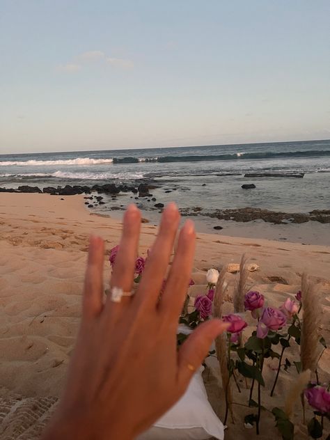 sunset picnic beach proposal in hawaii Proposal Ideas California, Simple Proposal Ideas Beach, Private Beach Proposal, Hawaii Proposal Ideas, Intimate Beach Proposal, Proposal Aesthetic Beach, Proposal Set Up Ideas Beach, Small Beach Wedding Aesthetic, Wedding Beach Aesthetic