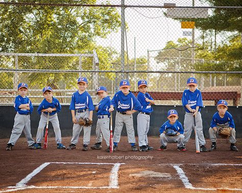 Baseball Team Pictures Poses, Baseball Team Pictures, Team Picture Poses, Team Mom Baseball, Baseball Photography, Little League Baseball, Softball Pictures, Team Photography, Baseball Pictures