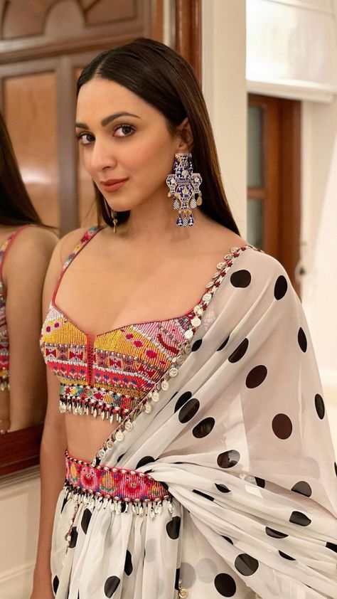 Kiara Advani Lehenga, Alia Bhatt Photoshoot, Indian Celebrity, Indian Sari Dress, Summer Makeup Looks, Dressing Sense, Ethnic Looks, Kiara Advani, Elegant Saree