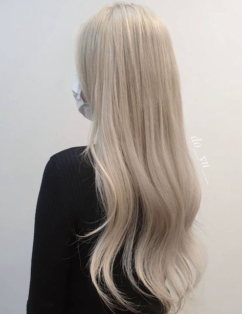 White Beige Hair Color, Platinum Blonde Hair Korean, Extra Light Ash Blonde Hair, Ashy Light Blonde Hair, Milk Tea Ash Blonde, White Beige Hair, Blonde Hair Cool Tone, Pearly Blonde Hair, Milk Tea Blonde Hair