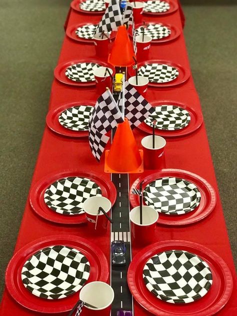 F1 Racing Birthday Theme, Cars Wedding Theme, Hotwheels Birthday Decorations, 30th Birthday Racing Theme, Race Car Party Table Decor, Monster Truck Party Table, Formula 1 First Birthday Party Ideas, Formula One Birthday, Cars Centerpiece Ideas