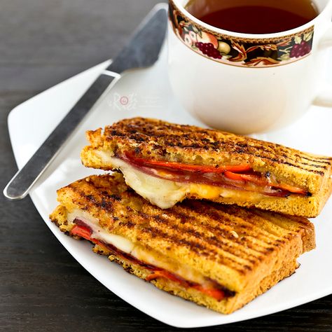 Pepper Jack, Charred Sweet Mini Pepper, and Pastrami Grilled Cheese College Recipes, Mini Peppers, Grill Cheese Sandwich Recipes, Grilled Peppers, Grilled Cheese Sandwiches, Hot Sandwich, Grilled Cheese Recipes, Recipes Around The World, Grilled Pineapple