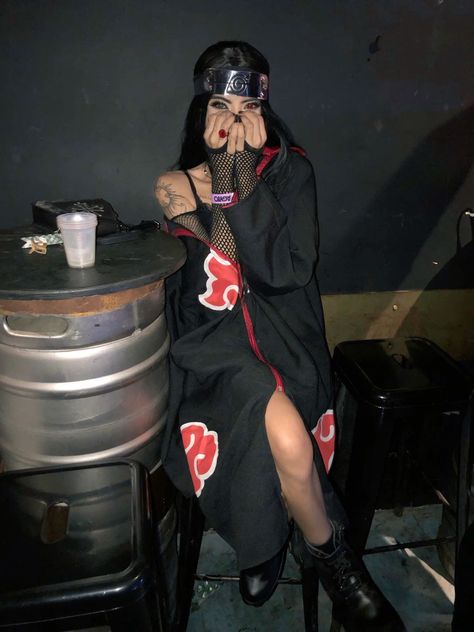 Itachi Uchiha Halloween Costume, Itachi Uchiha Outfits, Itachi Halloween Costume, Akatsuki Halloween Costume, Itachi Cosplay Female, Naruto Costume Female, Akatsuki Dress, Uchiha Outfit, Asian Halloween Ideas