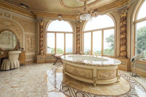 Castle Bathroom, بيوت ملكية, Onyx Bathroom, Romantic Bathrooms, Fancy Bathroom, White Honey, Bathroom Design Luxury, Dream Bathrooms, House Goals