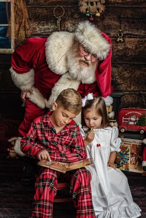 Santa Photography, Christmas Photoshoot Kids, Santa Mini Session, Santa Mini, Mini Photo Sessions, Baby Christmas Photos, Santa Claus Costume, Christmas Shoot, Santa Photos