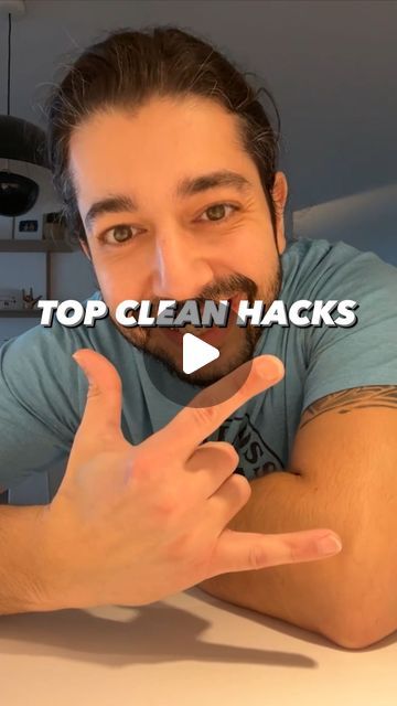 Home Cleaning Hacks Tips, How To Clean My House, House Cleaning Hacks Diy Tips And Tricks, Clean Hacks Tips And Tricks, Clean Home Hacks, Cleaning Walls Hacks, House Cleaning Videos, Diy Life Hacks Videos, Cleaning Solutions Homemade