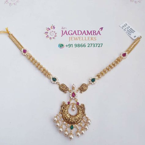 20 Grams Gold Necklace Designs, Gold Jewels Design, Neck Pieces Jewelry, Black Beads Mangalsutra Design, New Gold Jewellery Designs, Gold Earrings Models, Modern Gold Jewelry, Gold Mangalsutra Designs, Beautiful Gold Necklaces