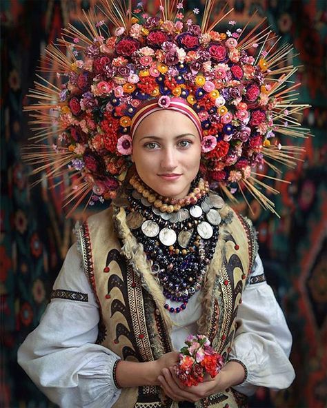 Slavic photography workshop Treti Pivni is preserving tradition through this vibrant and awe-inspiring series of women and children in traditional Ukrainian headdresses. Ukrainian Wedding, Floral Headdress, World Cultures, Folk Costume, Lviv, Floral Crown, Ethnic Fashion, Traditional Dresses, Headdress