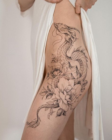 Dragon Tattoo Hip, Feminine Thigh Tattoos, Dragon Thigh Tattoo, Side Thigh Tattoos, 42 Tattoo, Tattoo 2023, Girl Thigh Tattoos, Dragons Tattoo, Hip Thigh Tattoos