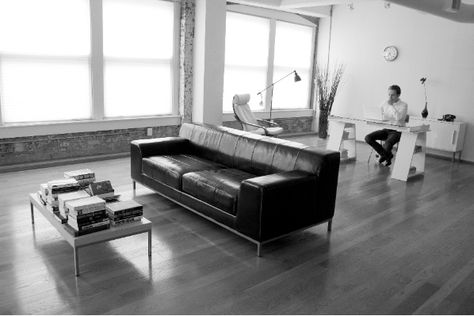 Minimalist apartment Ultra Minimalist, Becoming Minimalist, Everything I Own, Black Leather Sofas, Minimalist Apartment, Minimalist Office, Minimalist Room, Home Organization Hacks, Minimalist Lifestyle