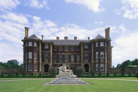 Ham House, House England, English Houses, Richmond Upon Thames, House And Garden, Manor Houses, Adventure Bucket List, Richmond Hill, Most Haunted