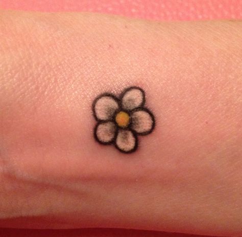 Small Daisy Tattoo ... like the shading on this one Daisy Small Tattoo, Small Daisy Tattoo On Wrist Simple, Daisy Tattoo On Wrist, Retro Daisy Tattoo, Small Daisy Tattoo Simple, Small Daisy Tattoo Color, Tattoo Ears, Daisies Tattoo, Small Daisy Tattoo