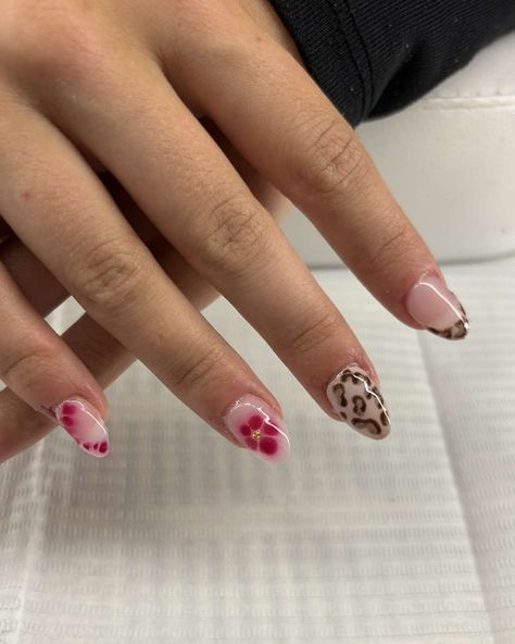 Leopard print and pink flower nails🐆🌺 All products used are @pinkgellac Pink Gellac-royal red Pink Gellac- mocha brown -✨🐆 #pinkgellac #nailsnailsnails #nails #nail #nailinspo #nailfie #partynails #pinknails #fallnails #autumnnails #nails2inspire #nailsalon Red And Leopard Print Nails, Leopard Nails Pink, Leopard Print Nails Pink, Leopard Nails Designs, Nail Inspo Almond Shape, Red Leopard Print Nails, Red Cheetah Nails, Pink Leopard Print Nails, Pink Leopard Nails