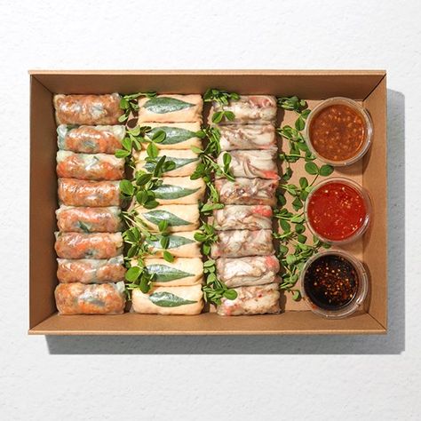 Finger Food Party Ideas, Corporate Catering Ideas, Chicken Rice Paper Rolls, Fun Healthy Recipes, Vietnamese Rolls, Salad Roll, Rice Paper Recipes, Rice Paper Wraps, Vegetarian Pie