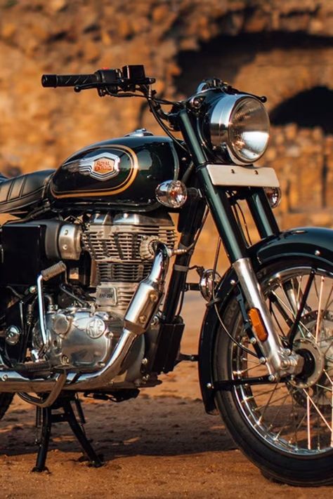 Royal Enfield launched its new-generation Bullet 350 motorcycle on September 1. The new Royal Enfield is positioned between the Hunter 350 and the Classic 350. From its price to the Engine range, check out all the details about Royal Enfield's new offering here: Royal Enfield 350, Ft Calls Pictures, Bullet 350, Classic 350 Royal Enfield, Hunter 350, Royal Enfield India, Enfield Bike, Bullet Bike Royal Enfield, Royal Enfield Bullet