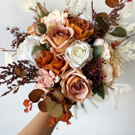 Fake Flower Bouquet Wedding Fall, Fall Wedding Flowers Bridesmaid, Fall Peony Bouquet, Small Wedding Bouquet Simple, Fall Bride Bouquets, Very Small Wedding Ideas, Fall Bridesmaid Bouquet, Fall Bridal Bouquet October, Outdoor Fall Wedding Ideas