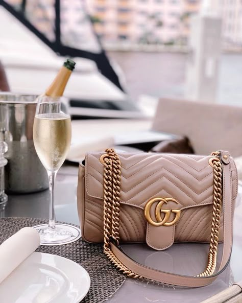 Trending: Gucci Marmont Bag | Fashion Cognoscente Gucci Stuff, Tas Louis Vuitton, Tas Lv, Sac Michael Kors, Gucci Marmont Bag, Dream Bags, Gucci Purses, Fall Handbags, Gucci Marmont