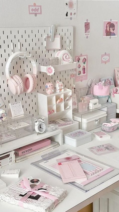 White Desk Setup, Kawaii Bedroom, Dream Desk, Study Desk Decor, Pink Desk, Cute Bedroom Ideas, Study Room Decor, Cute Desk, Cozy Room Decor