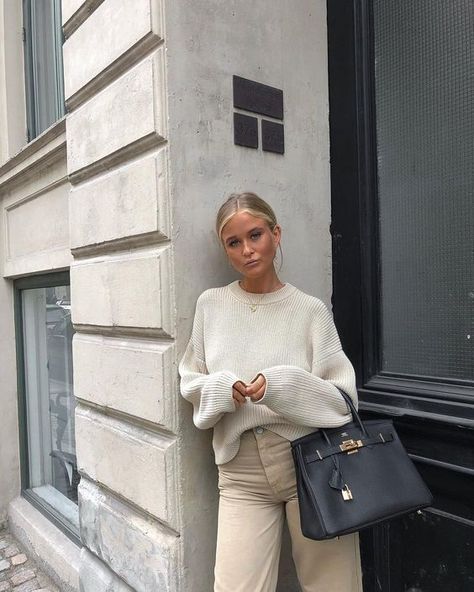 street style | outfit | outfit inspo | ootd | neutrals | casual style | basic outfit | how to wear | ways to wear | scandinavian | danish | copenhagen | sweden Looks Pinterest, Fall Closet, Estilo Indie, Fashion Blogger Style, Neutral Outfit, Business Outfit, Mode Inspo, Mode Vintage, Looks Style