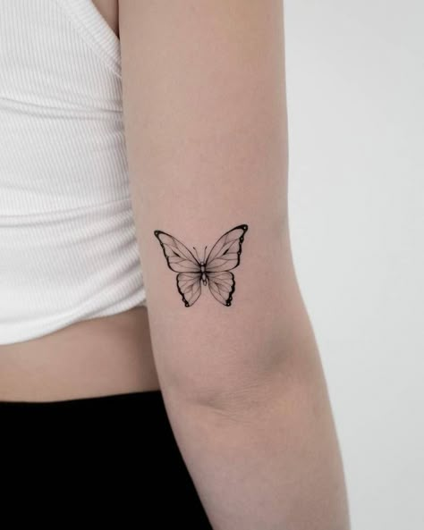 Fine Line Tattoo Butterfly, Fine Line Butterfly Tattoo, Line Butterfly Tattoo, Fine Line Butterfly, Lining Tattoo, Line Butterfly, Delicate Tattoos For Women, Purple Tattoos, Butterfly Tattoos For Women