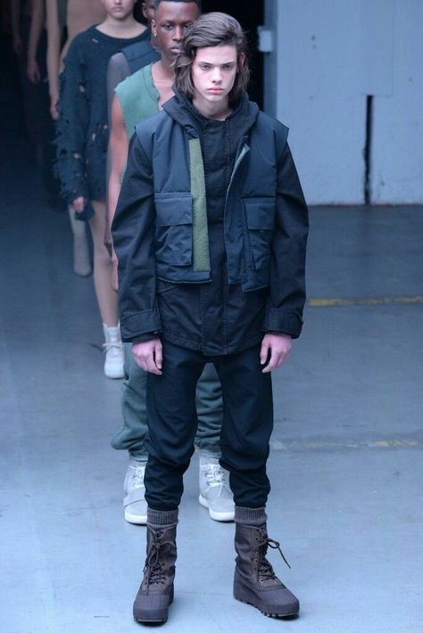 Winter Fashion Men, Yeezy Season 1, Yeezy Fashion, Techwear Fashion, Yeezy Season, Fashion Business Casual, Mens Fashion Streetwear, Fashion Portfolio, Thrift Fashion