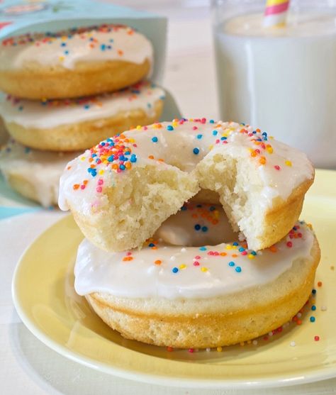 My Country Table, Cake Doughnuts, Cake Donut, Homemade Doughnuts, Scrumptious Food, Country Table, Doughnut Cake, Vanilla Glaze, Donut Holes