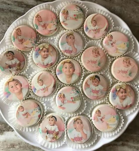 Cupcakes With Edible Images, Edible Printed Cookies, Edible Images On Cookies, Edible Image Cookies, Charlotte Dessert, Edible Photo Cake, Edible Ink Printer, Oreo Cookies Dipped, New Years Cookies