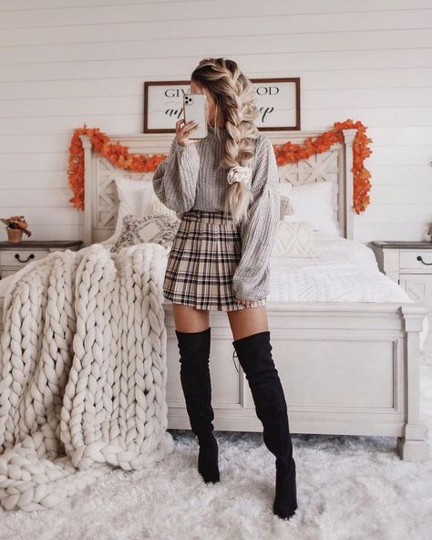 Plaid Skirt Outfit, Skirt Bodycon, Pleated Skirt Outfit, Christmas Fits, Stylish Winter Outfits, Plaid Pleated Skirt, Printed Pleated Skirt, Shein Outfits, Autumn Outfits