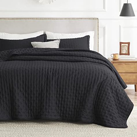 Bedsure Quilt Queen Size - Soft Ultrasonic Full/Queen Quilt Bedding Set - Clover Bedspread Queen Size - Lightweight Bedding Coverlet for All Seasons (Includes 1 Black Quilt, 2 Pillow Shams) King Quilt Bedding, King Size Quilt Sets, Lightweight Bedding, Elegant Bedding, Master Room, Coverlet Bedding, Embossed Pattern, King Size Quilt, Green Quilt