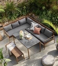 Corner Sofa Garden Outdoor Seating, Corner Outdoor Ideas, Small Garden Seating Area, Small Garden Furniture Ideas, Patio Dining Ideas Outdoor, Outdoor Corner Seating, Terrace Dining Table, Garden Dining Area, Outdoor Seating Area Diy