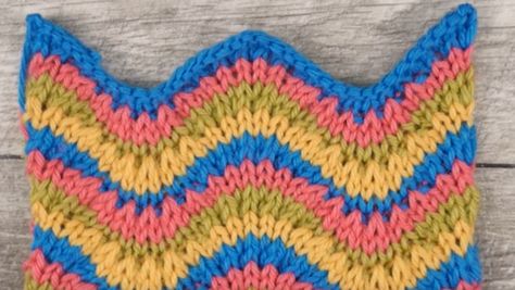 Add this amazingly colorful technique to your knitting skills.with the ripple stitch tutorial Knitted Ripple Afghan Free Pattern, Feather And Fan Knitting Pattern, Free Knitting Scarf Patterns, Knit Stitch Patterns Cables, Knitting Symbols, Ripple Stitch Crochet, Ripple Afghan Pattern, Easy Blanket Knitting Patterns, Knit Afghan Patterns