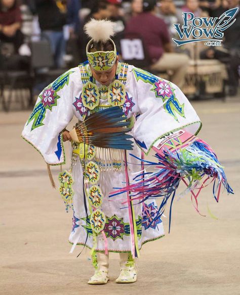 Love those colors Powwow Dancers, Fancy Shawl Regalia, Powwow Outfits, Native American Dance, Native American Dress, Powwow Regalia, Jingle Dress, Native American Regalia, Native American Peoples