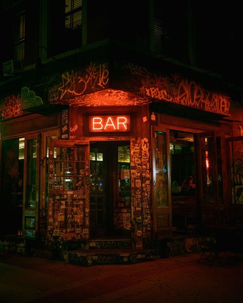 Bar neon sign at night in the East Village, Manhattan, New York City New York Bar Aesthetic, New York City Bar Aesthetic, New York Night Club Aesthetic, New York Rooftop Bar Aesthetic, Manhattan Bar, Manhattan Night, New York From Above Night, Bar Scene, White Car