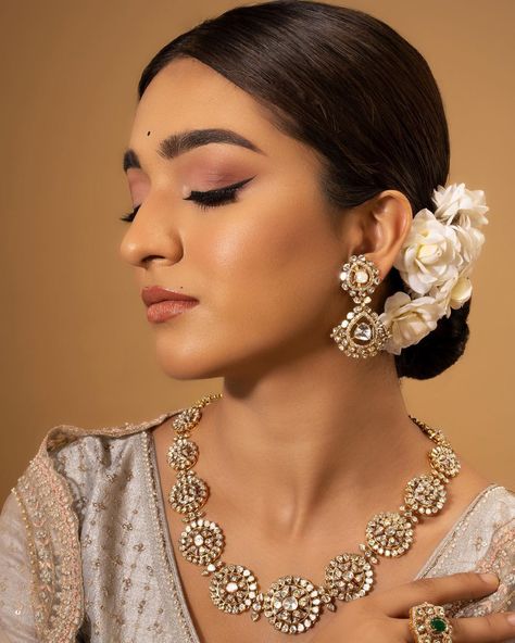 Indian Make Up Ideas, Dewy Makeup Look Wedding Indian, Suttle Bridal Makeup Make Up Indian, Makeup For Bridal Indian, Neutral Indian Bridal Makeup, Soft Wedding Makeup Indian, Natural Makeup Looks Bride, Dewy Makeup Indian Skin, Indian Bride Makeup Wedding Natural