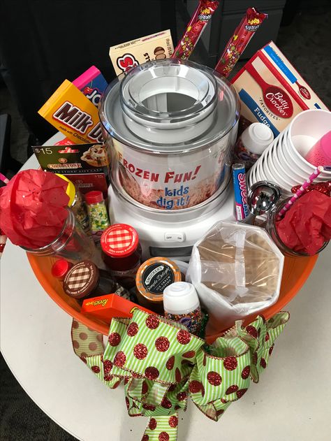 Fondue Gift Basket, Baskets Ideas, Basket Ideas, Gift Basket, Chocolate Fondue, Inspirational Gifts, Fudge, Gift Baskets, Baskets