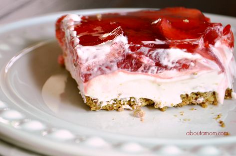 This classic strawberry pretzel salad will never go out of style. But is it a salad or a dessert? Try this recipe and decide for yourself! Raspberry Pretzel Salad, Pretzel Cheesecake, Jello Deserts, Pretzel Jello, Strawberry Pretzel Salad Recipe, Pretzel Dessert, Strawberry Pretzel Dessert, Pretzel Desserts, Crunch Recipe