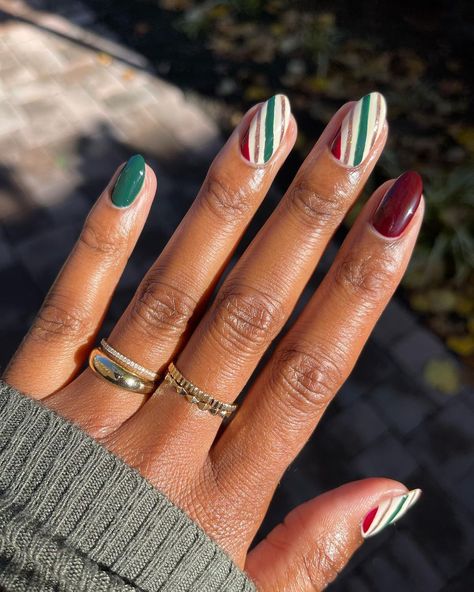 Who else’s favorite thing about the holidays is gift-wrapping everything? 🙋🏾‍��♀️ @cndworld Aura* Signature lipstick* Statement… | Instagram Christmas Party Nails, Ocean Nails, Santa Nails, Festive Manicure, Candy Cane Nails, Dark Green Nails, Velvet Nails, Christmas Gel, Nail Painting